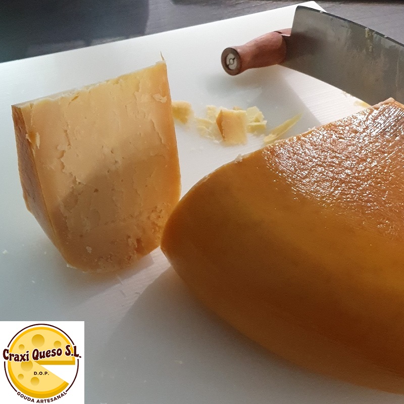 Artisanal Dutch Gouda cheese made from raw cow's milk with a curing time of 2, 4, 6, 8, 12, 24 and 36 month and Gouda cheeses with fresh aromatic herbs and spices