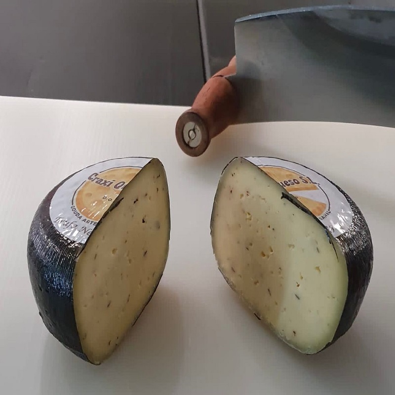 Dutch farmstead cheeses with black truffle. Mini cheeses with spices and aromatic herbs made from raw cow's milk and natural Craxi Dutch farmstead (raw milk) cheeses with a curing time of 2, 4, 6, 8, 12, 24 and 36 months.