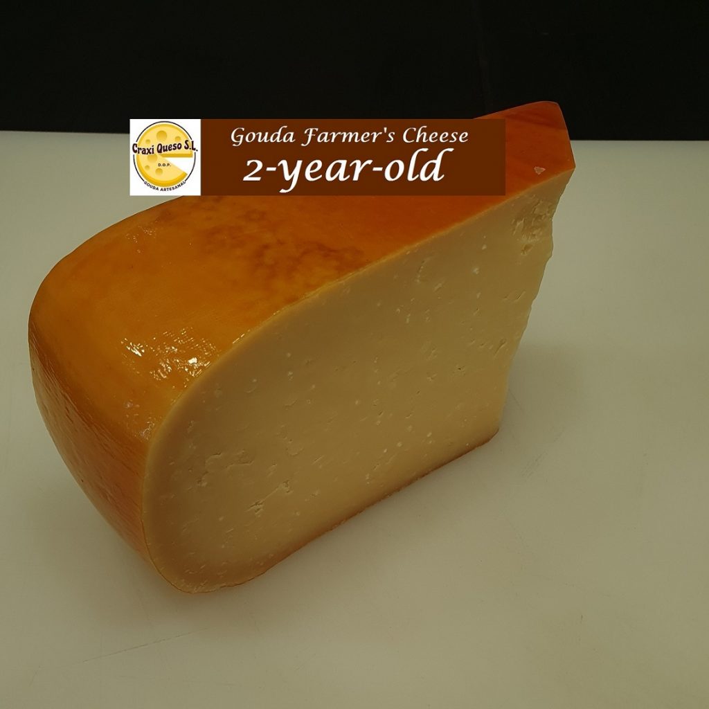 Delicious 2 year aged Gouda cheese. Our authentic Dutch Gouda farmer's cheese made from daily fresh raw cow's milk can be ordered online in 500 g or in a 1 kg wedge or drop by our cheese shop in Málaga, Spain