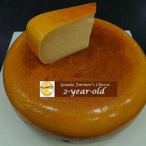 2 year aged Gouda cheese authentic Dutch Gouda farmer's cheese made from daily fresh raw cow's milk, can be ordered online in a 500 g or 1 kg wedge or drop by our cheese shop in Málaga, Spain