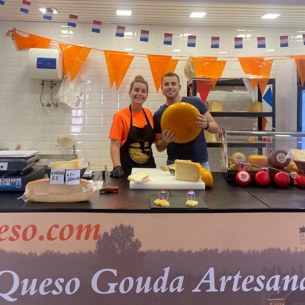 For lovers of Gouda cheese in Spain, the authentic Dutch Gouda farmer's cheese. Craxi Gouda is made on a cheese farm in the Netherlands from fresh raw cow's milk.