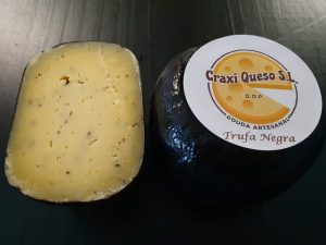 Small cheeses with black truffle, artisan 500 g Gouda cheese wheels with black summer truffle