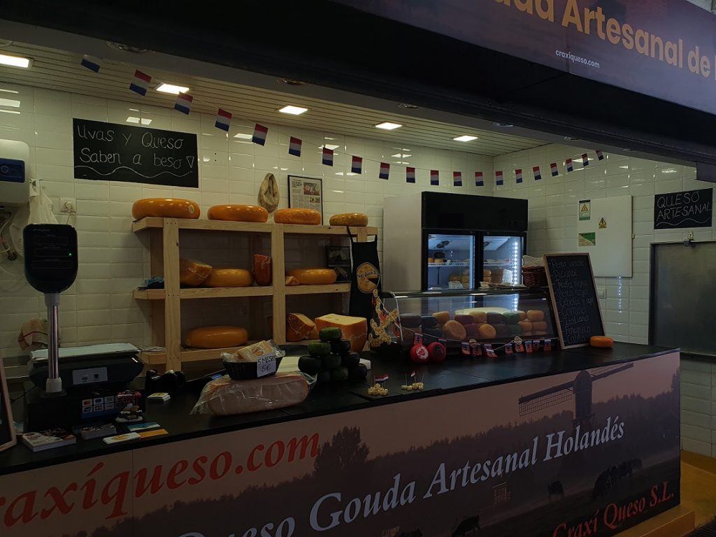 At the Merced Market you can buy an extensive range of real Dutch Gouda farmer's cheese, made from raw cow's milk