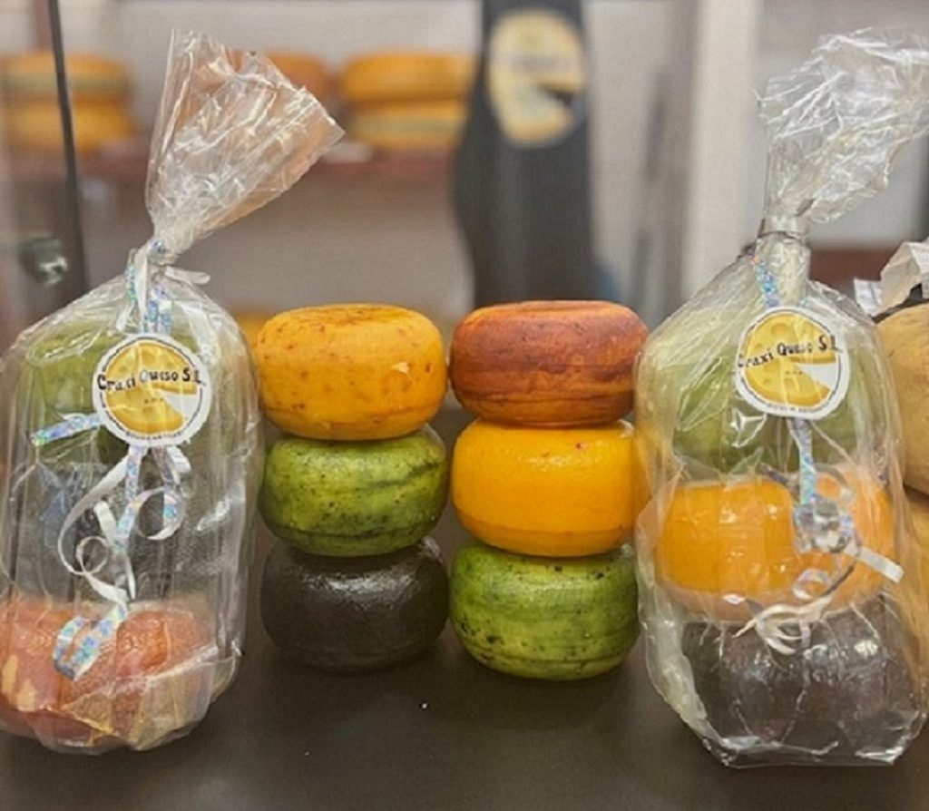 Various types and flavors of Gouda herb cheese. Craxi Goudalicious 3-pack assortment.